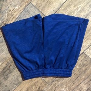 basketball shorts / baggy shorts